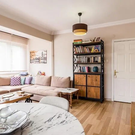 Appartement Charming Flat W Balcony 5 Min To Zorlu Center Istambul