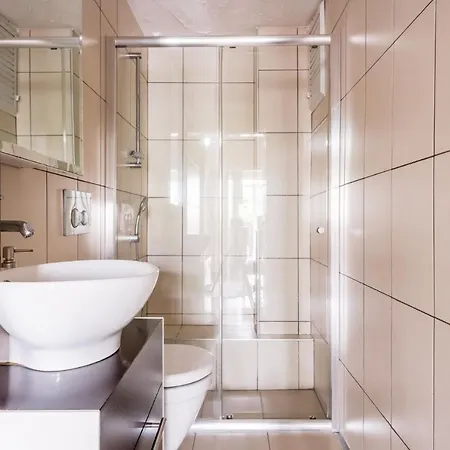 Charming Flat W Balcony 5 Min To Zorlu Center Apartamento